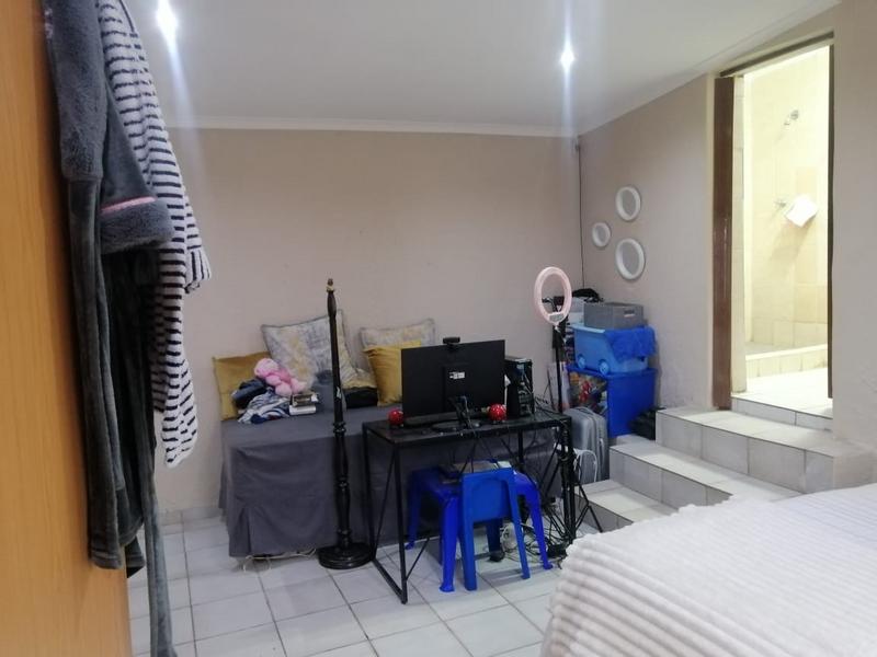 To Let 1 Bedroom Property for Rent in Kensington Gauteng