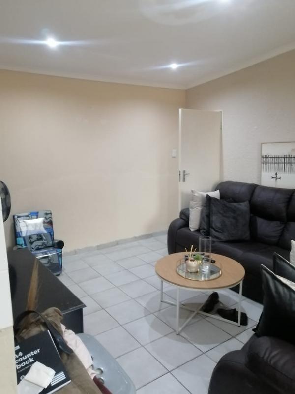 To Let 1 Bedroom Property for Rent in Kensington Gauteng