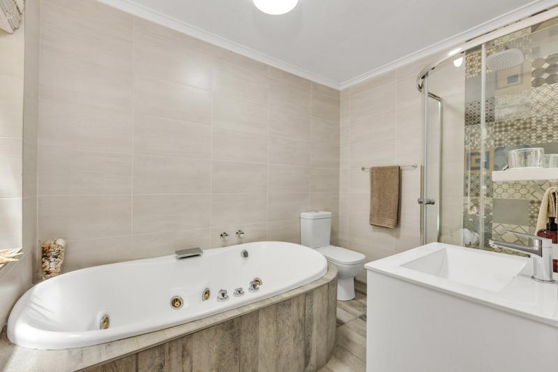 4 Bedroom Property for Sale in Lonehill Gauteng