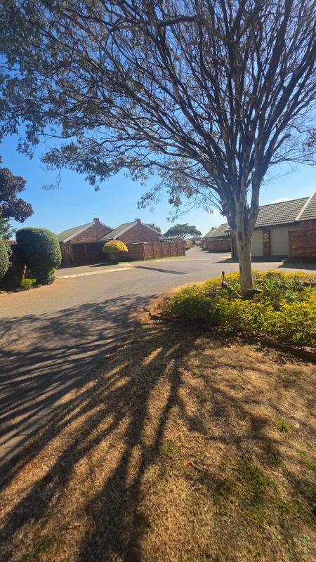 2 Bedroom Property for Sale in Rooihuiskraal North Gauteng