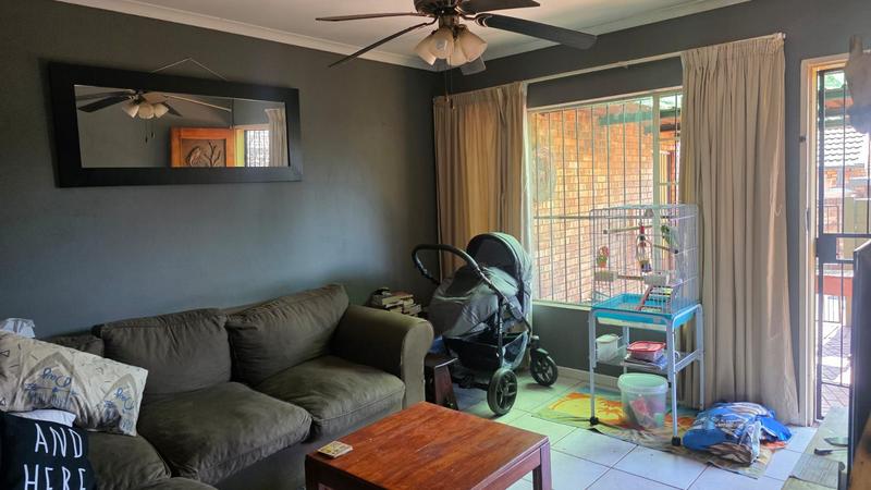 2 Bedroom Property for Sale in Rooihuiskraal North Gauteng
