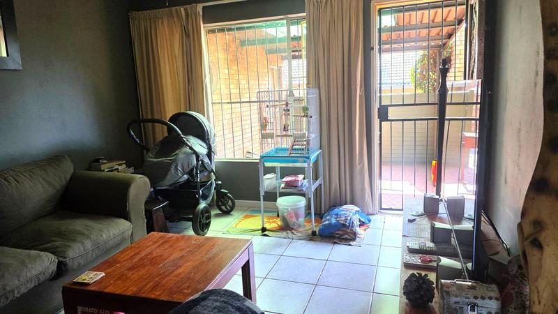 2 Bedroom Property for Sale in Rooihuiskraal North Gauteng