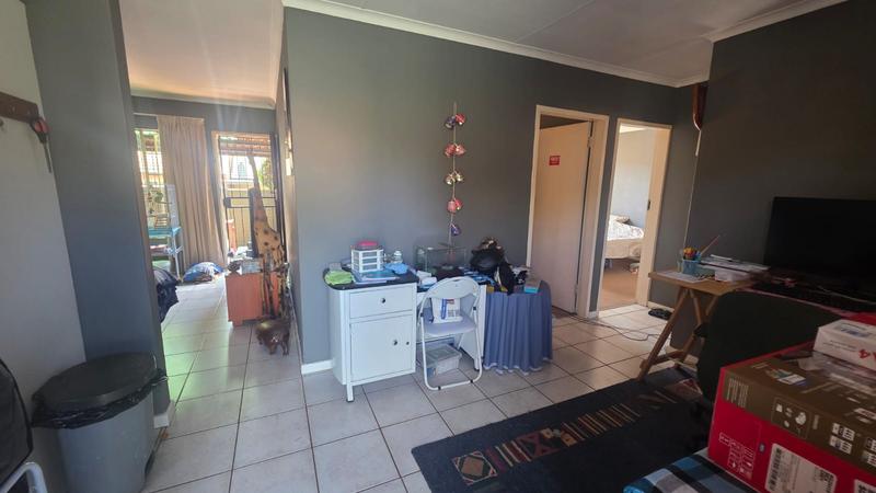 2 Bedroom Property for Sale in Rooihuiskraal North Gauteng