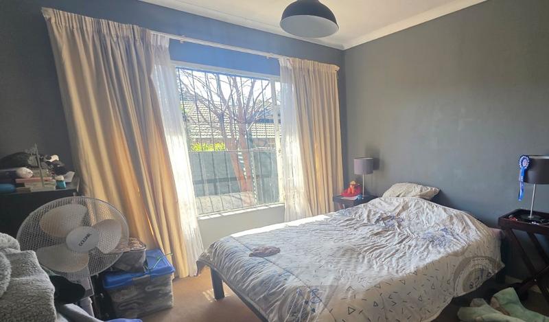 2 Bedroom Property for Sale in Rooihuiskraal North Gauteng