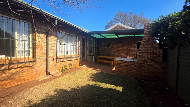 2 Bedroom Property for Sale in Rooihuiskraal North Gauteng