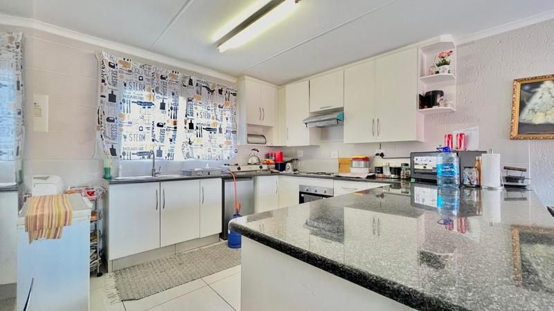 To Let 3 Bedroom Property for Rent in Vorna Valley Gauteng