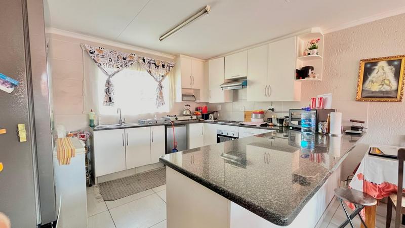 To Let 3 Bedroom Property for Rent in Vorna Valley Gauteng