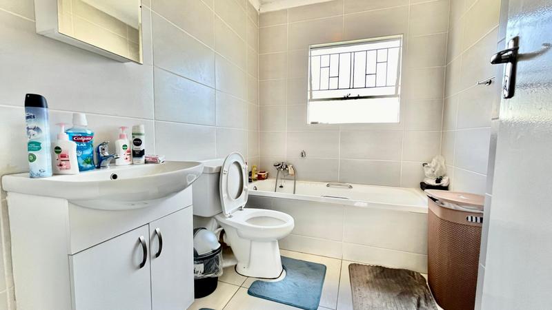 To Let 3 Bedroom Property for Rent in Vorna Valley Gauteng