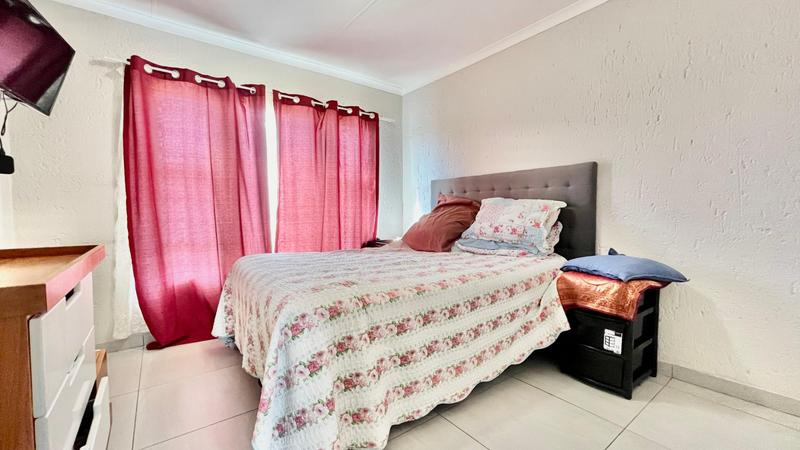 To Let 3 Bedroom Property for Rent in Vorna Valley Gauteng