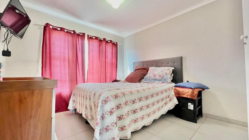 To Let 3 Bedroom Property for Rent in Vorna Valley Gauteng