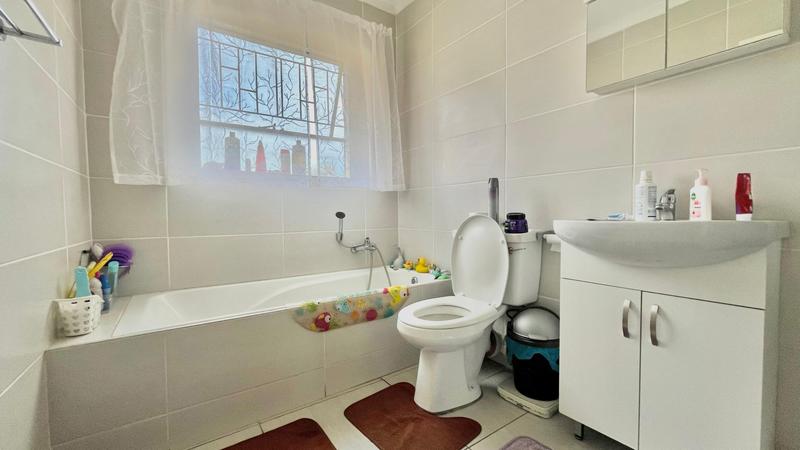 To Let 3 Bedroom Property for Rent in Vorna Valley Gauteng