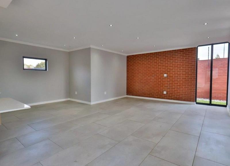 6 Bedroom Property for Sale in Swallow Hills Lifestyle Estate Gauteng