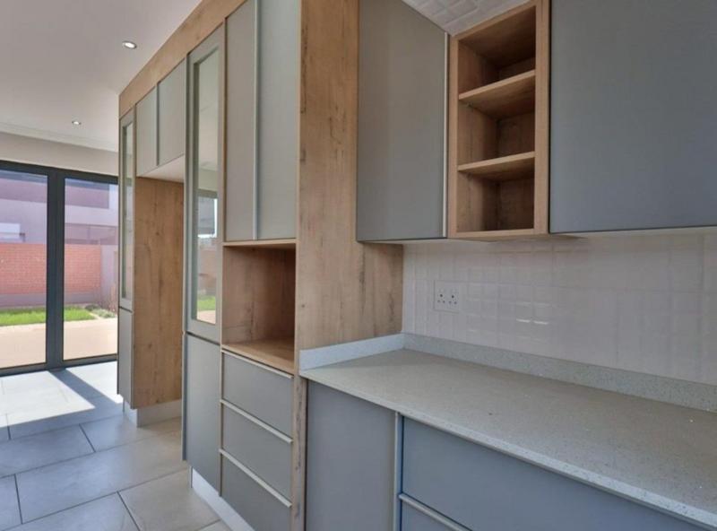 6 Bedroom Property for Sale in Swallow Hills Lifestyle Estate Gauteng