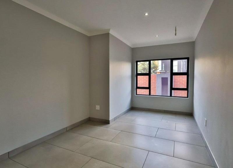 6 Bedroom Property for Sale in Swallow Hills Lifestyle Estate Gauteng