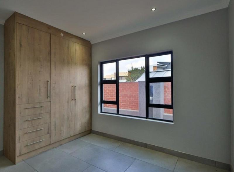 6 Bedroom Property for Sale in Swallow Hills Lifestyle Estate Gauteng