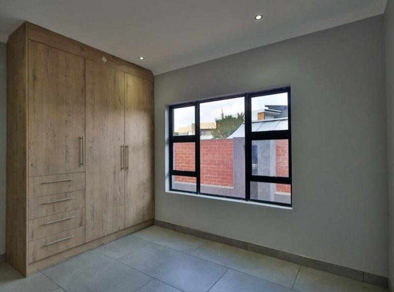6 Bedroom Property for Sale in Swallow Hills Lifestyle Estate Gauteng