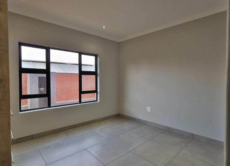 6 Bedroom Property for Sale in Swallow Hills Lifestyle Estate Gauteng