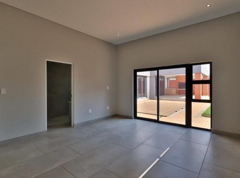 6 Bedroom Property for Sale in Swallow Hills Lifestyle Estate Gauteng