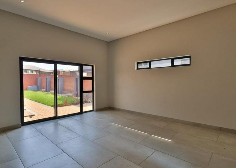 6 Bedroom Property for Sale in Swallow Hills Lifestyle Estate Gauteng