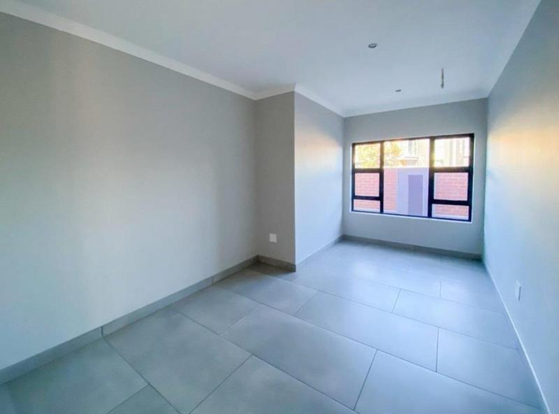 6 Bedroom Property for Sale in Swallow Hills Lifestyle Estate Gauteng