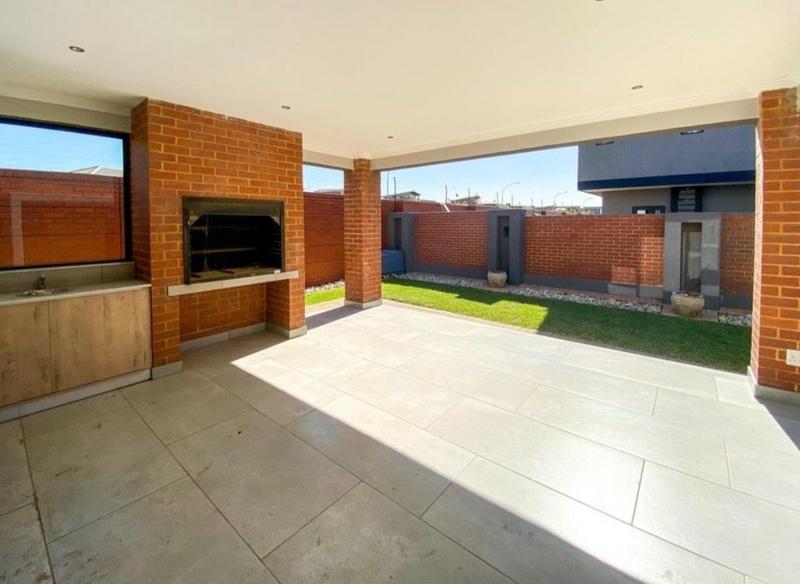 6 Bedroom Property for Sale in Swallow Hills Lifestyle Estate Gauteng