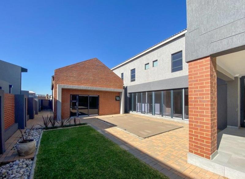 6 Bedroom Property for Sale in Swallow Hills Lifestyle Estate Gauteng