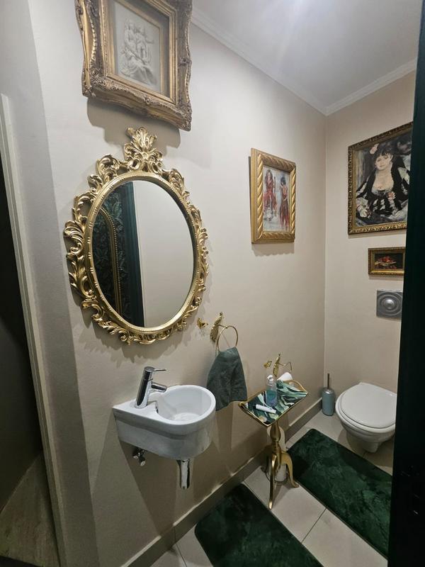 3 Bedroom Property for Sale in Sandhurst Gauteng