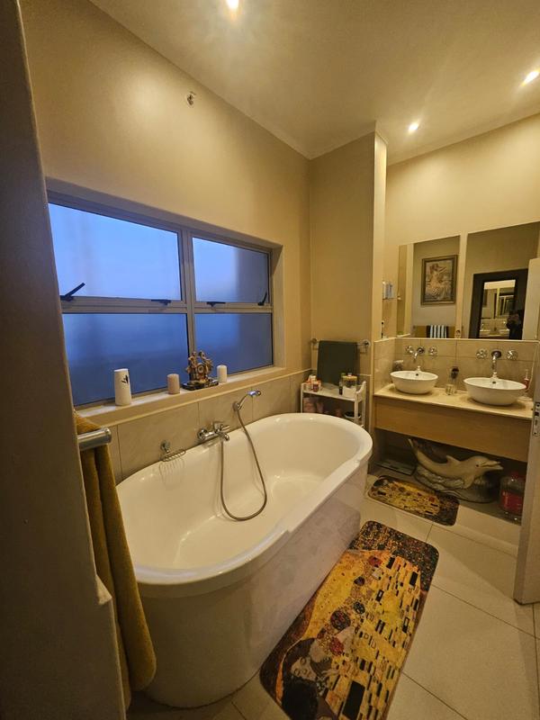 3 Bedroom Property for Sale in Sandhurst Gauteng