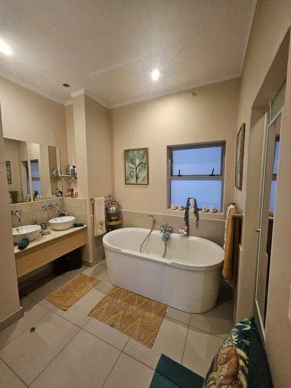 3 Bedroom Property for Sale in Sandhurst Gauteng