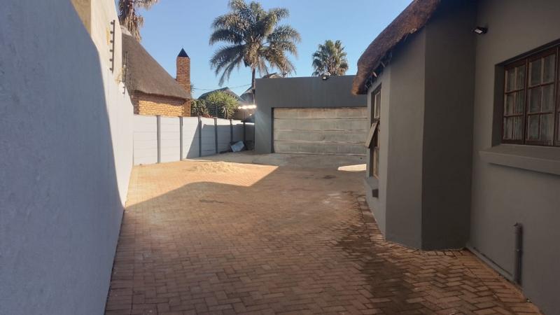 4 Bedroom Property for Sale in Eike Park Gauteng