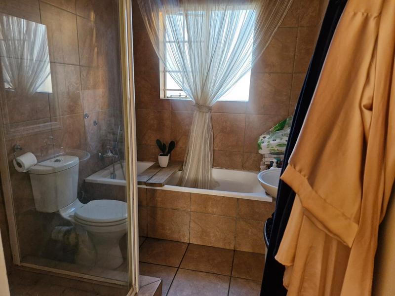 3 Bedroom Property for Sale in Glen Marais Gauteng