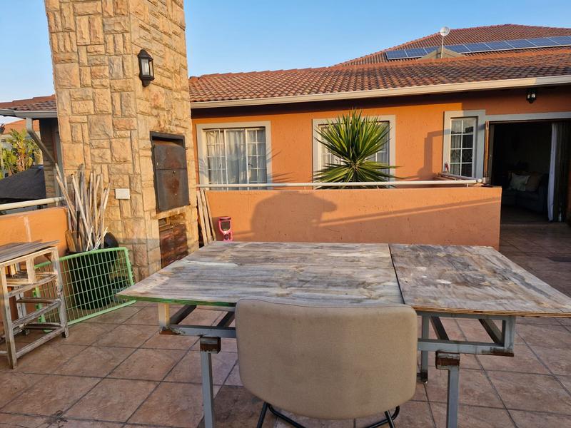 3 Bedroom Property for Sale in Glen Marais Gauteng