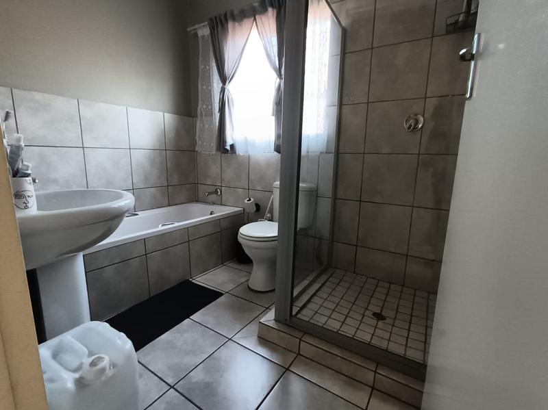 To Let 2 Bedroom Property for Rent in Strubenvale Gauteng