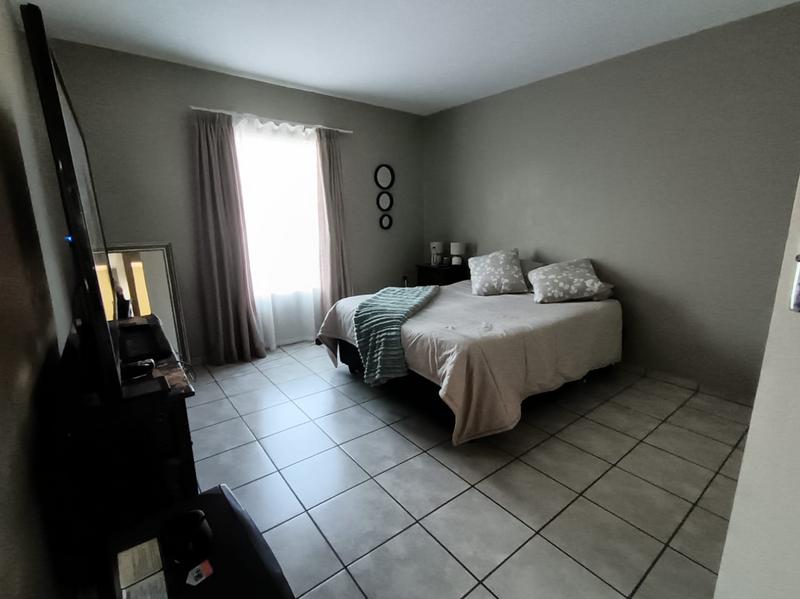 To Let 2 Bedroom Property for Rent in Strubenvale Gauteng