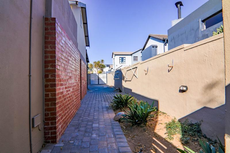 To Let 4 Bedroom Property for Rent in Copperleaf Estate Gauteng