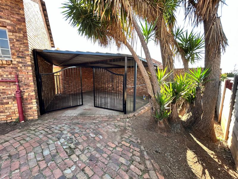3 Bedroom Property for Sale in Heuweloord Gauteng