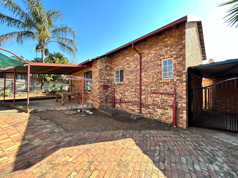 3 Bedroom Property for Sale in Heuweloord Gauteng