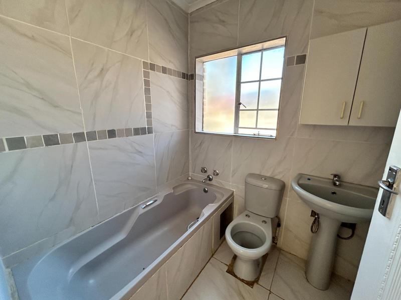 3 Bedroom Property for Sale in Heuweloord Gauteng