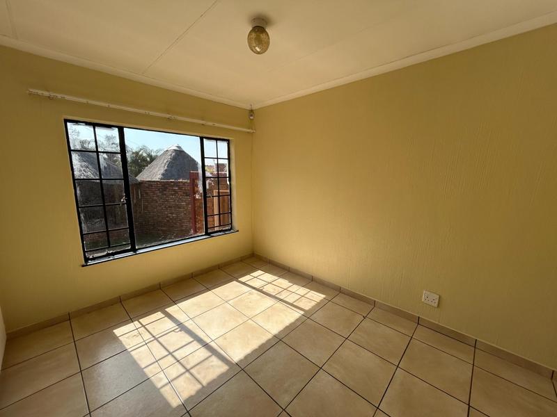 To Let 3 Bedroom Property for Rent in Heuweloord Gauteng