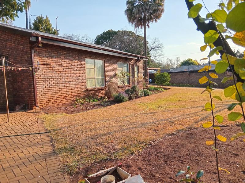 5 Bedroom Property for Sale in Rooihuiskraal Gauteng
