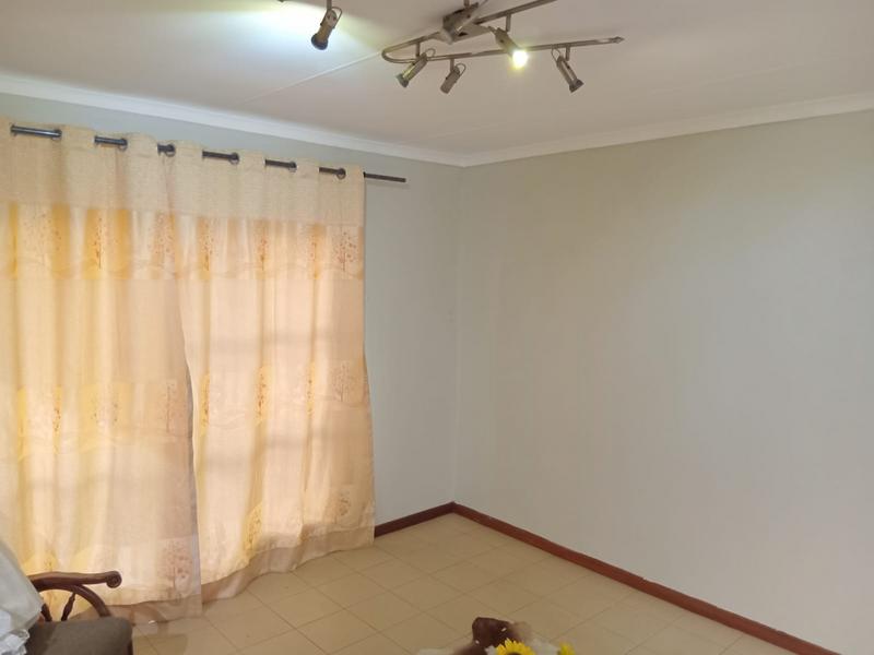 5 Bedroom Property for Sale in Rooihuiskraal Gauteng