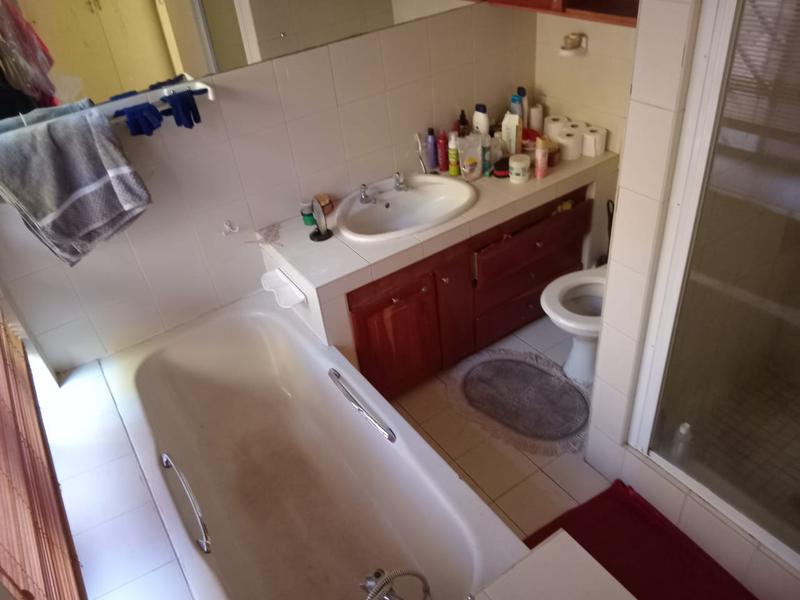5 Bedroom Property for Sale in Rooihuiskraal Gauteng