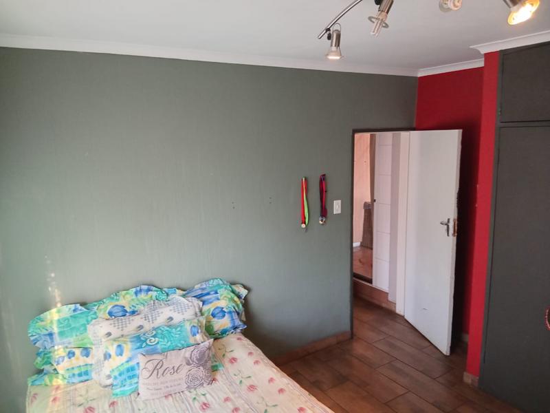 5 Bedroom Property for Sale in Rooihuiskraal Gauteng