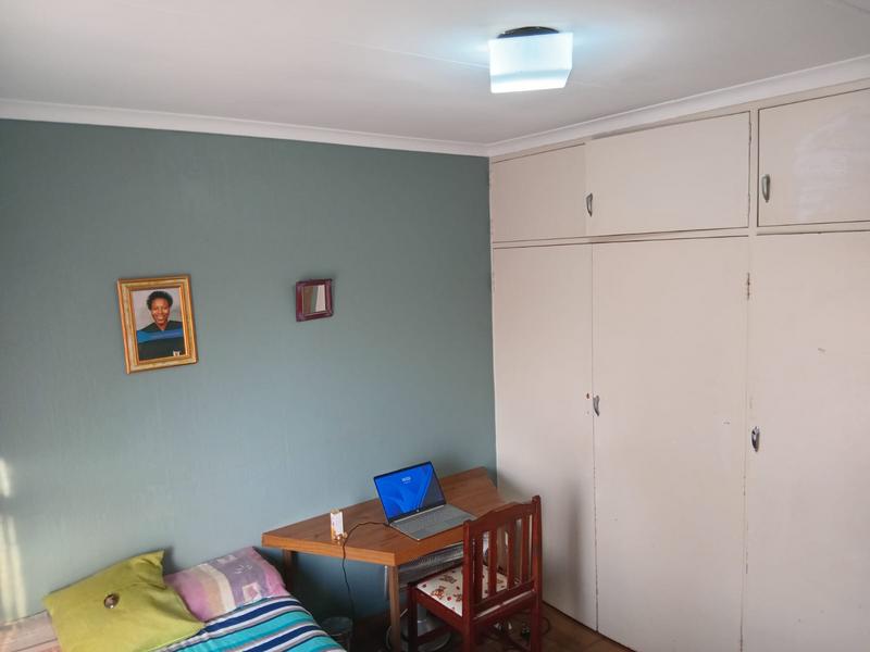 5 Bedroom Property for Sale in Rooihuiskraal Gauteng