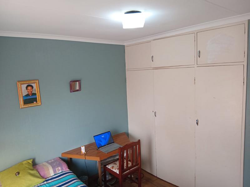 5 Bedroom Property for Sale in Rooihuiskraal Gauteng