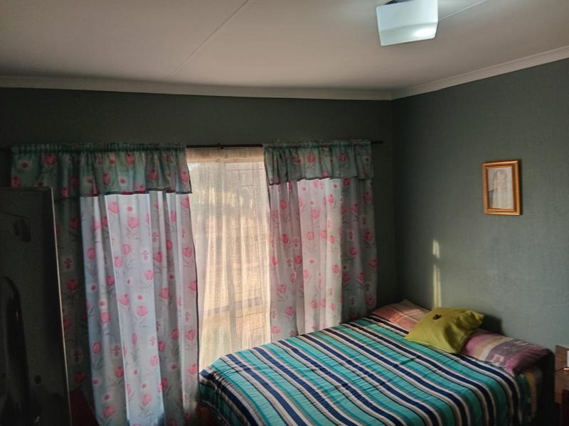 5 Bedroom Property for Sale in Rooihuiskraal Gauteng