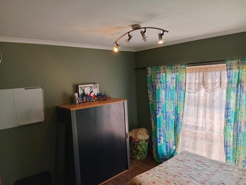 5 Bedroom Property for Sale in Rooihuiskraal Gauteng