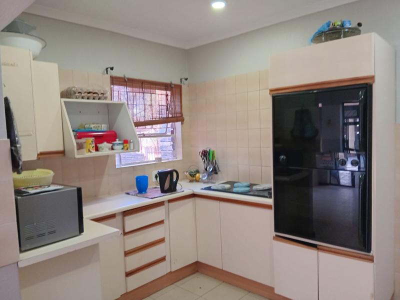 5 Bedroom Property for Sale in Rooihuiskraal Gauteng