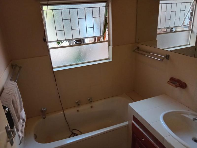 5 Bedroom Property for Sale in Rooihuiskraal Gauteng