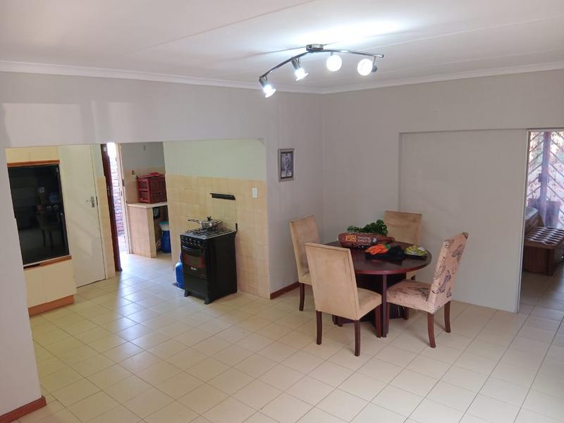5 Bedroom Property for Sale in Rooihuiskraal Gauteng